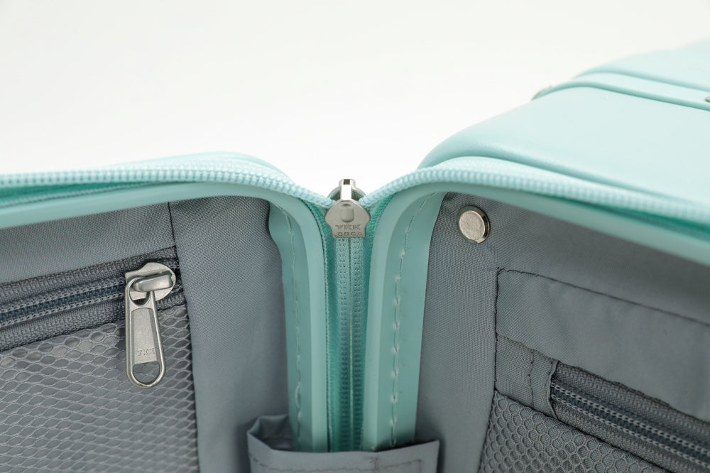 7638 Business Carry-On: Dual Laptop Access, TSA Lock, Silent Wheels