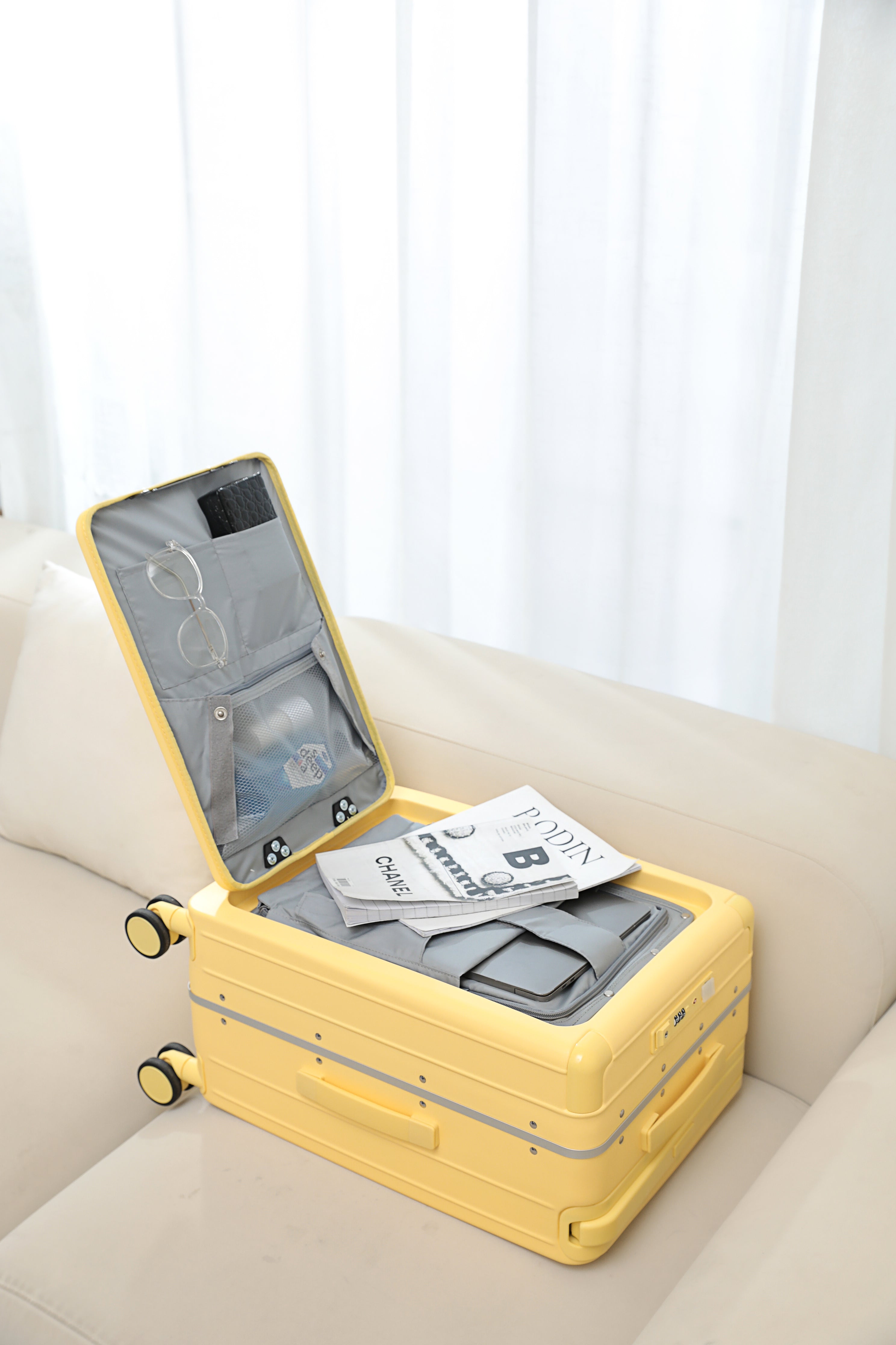 7635 large capacity front opening luggage compartment