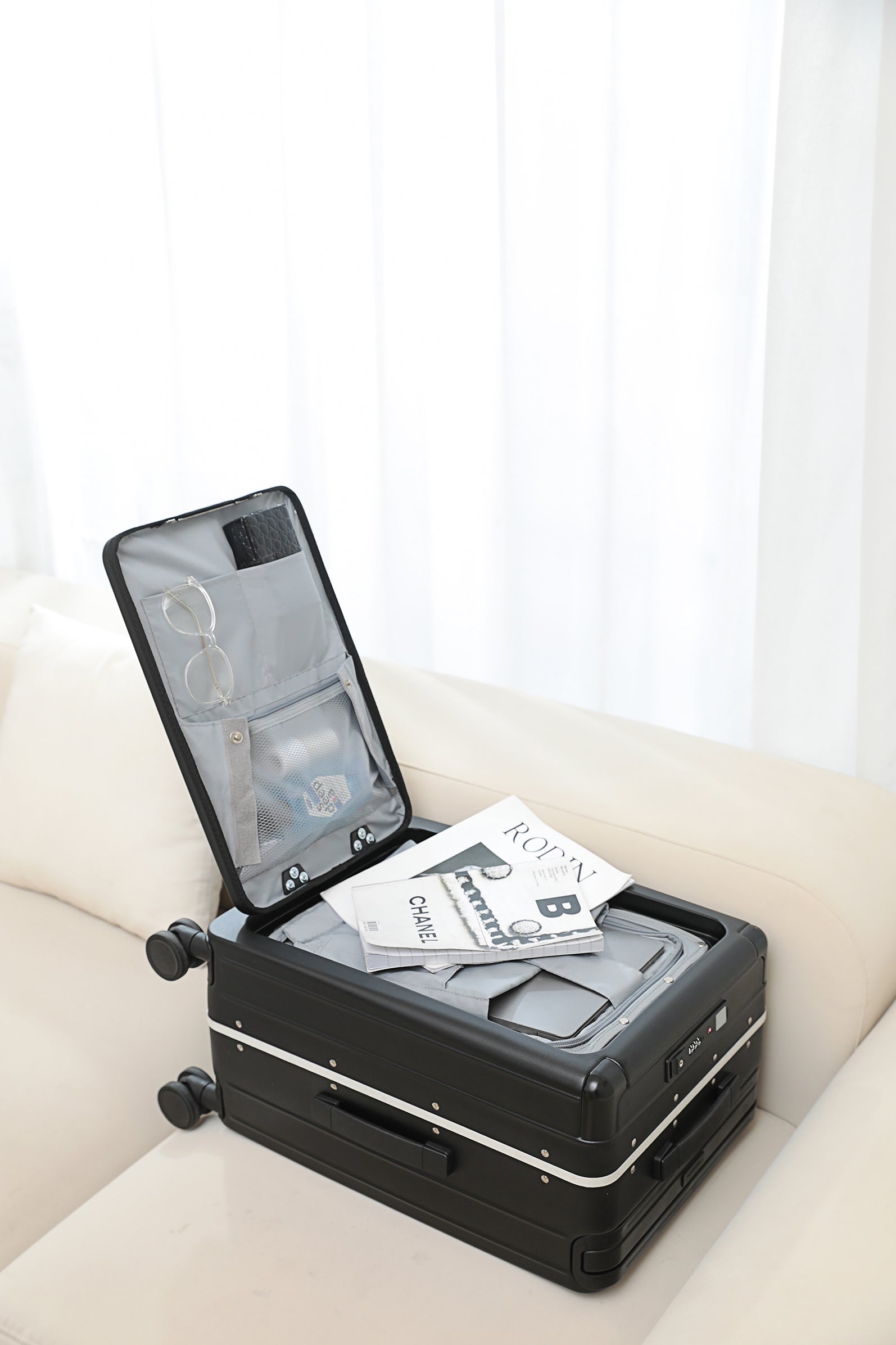 7635 large capacity front opening luggage compartment