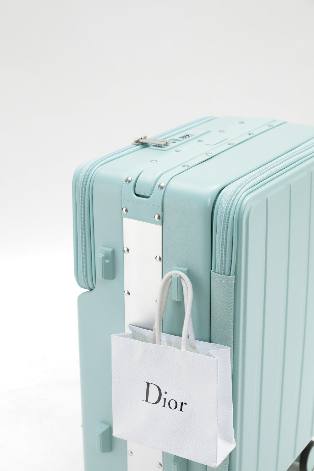 7638 Business Carry-On: Dual Laptop Access, TSA Lock, Silent Wheels