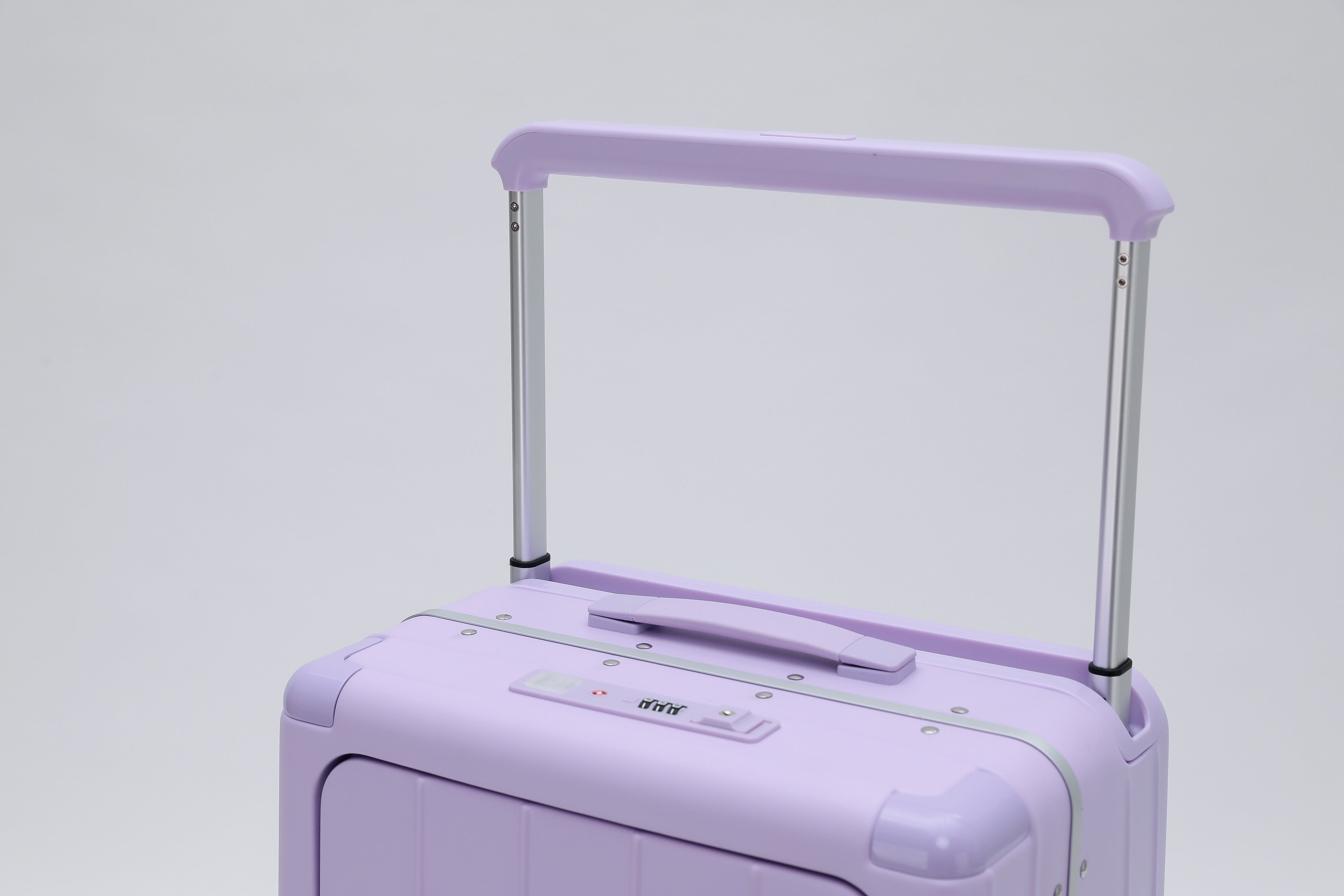 7635 large capacity front opening luggage compartment