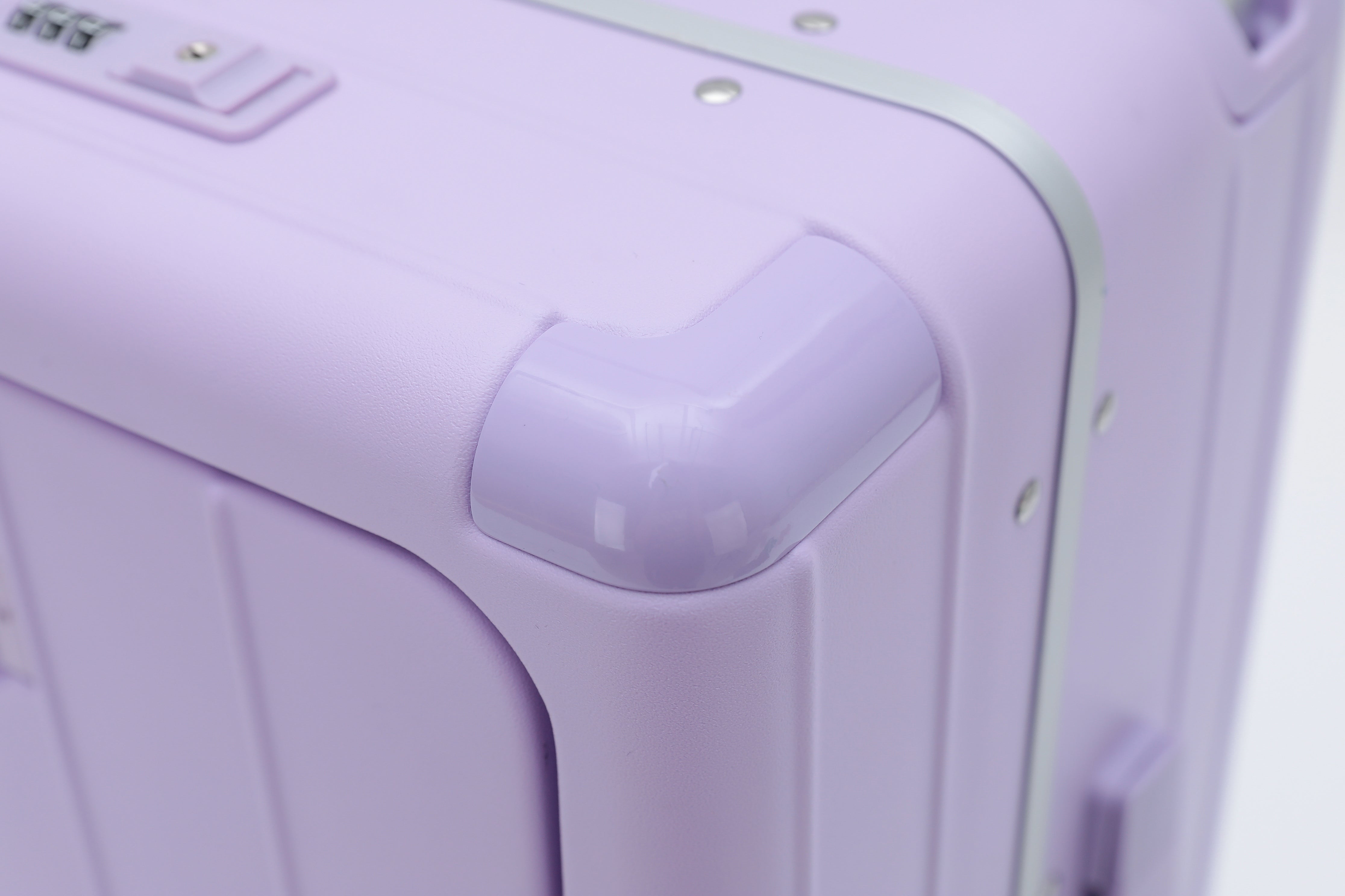 7635 large capacity front opening luggage compartment