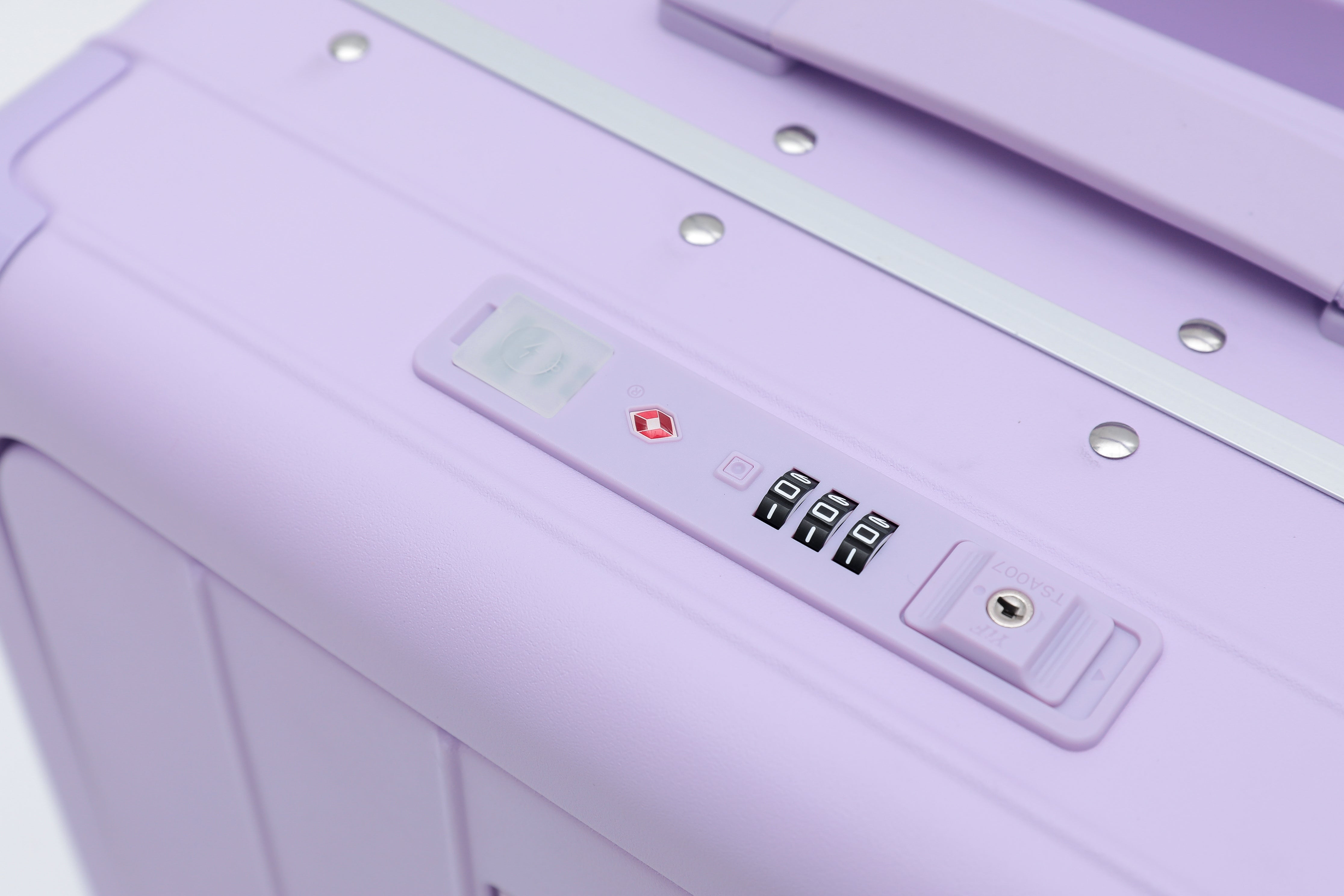 7635 large capacity front opening luggage compartment