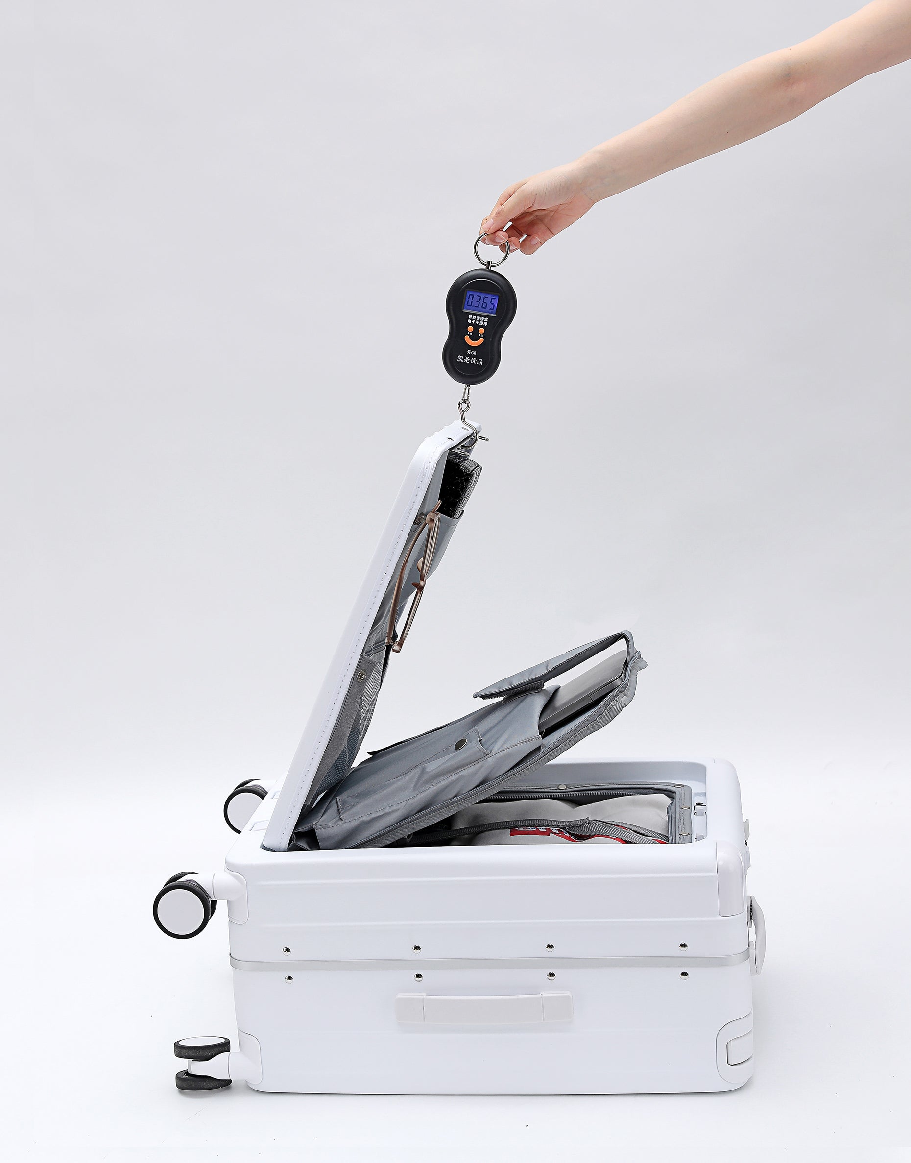 7635 large capacity front opening luggage compartment
