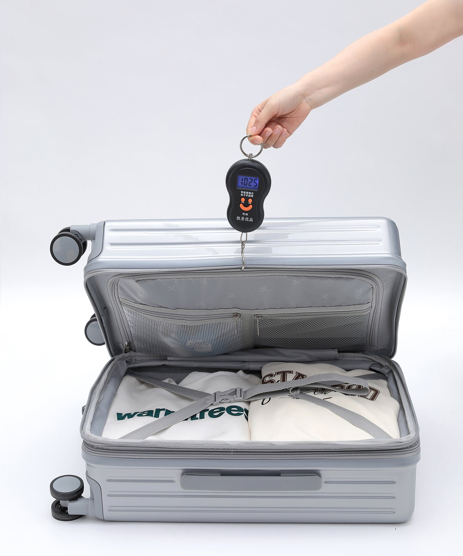 7635 large capacity front opening luggage compartment