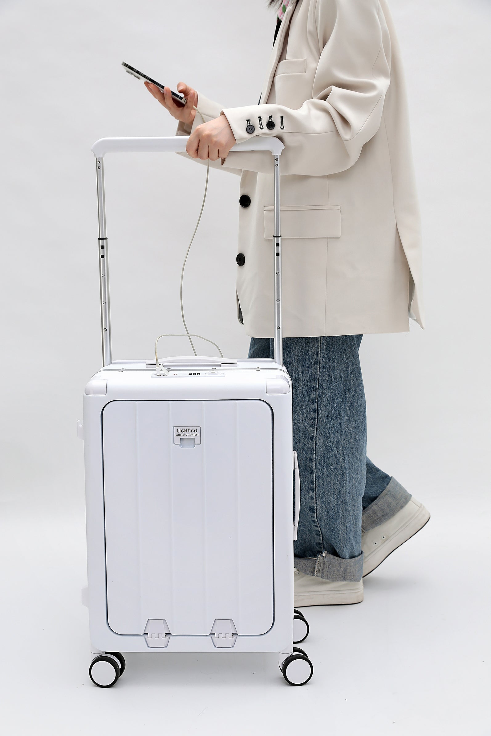 7635 large capacity front opening luggage compartment
