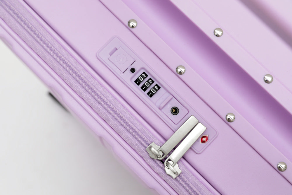 7638 Business Carry-On: Dual Laptop Access, TSA Lock, Silent Wheels