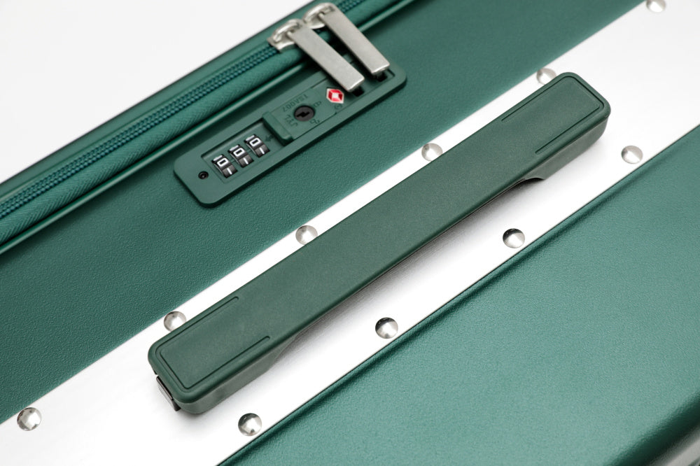 7638 Business Carry-On: Dual Laptop Access, TSA Lock, Silent Wheels
